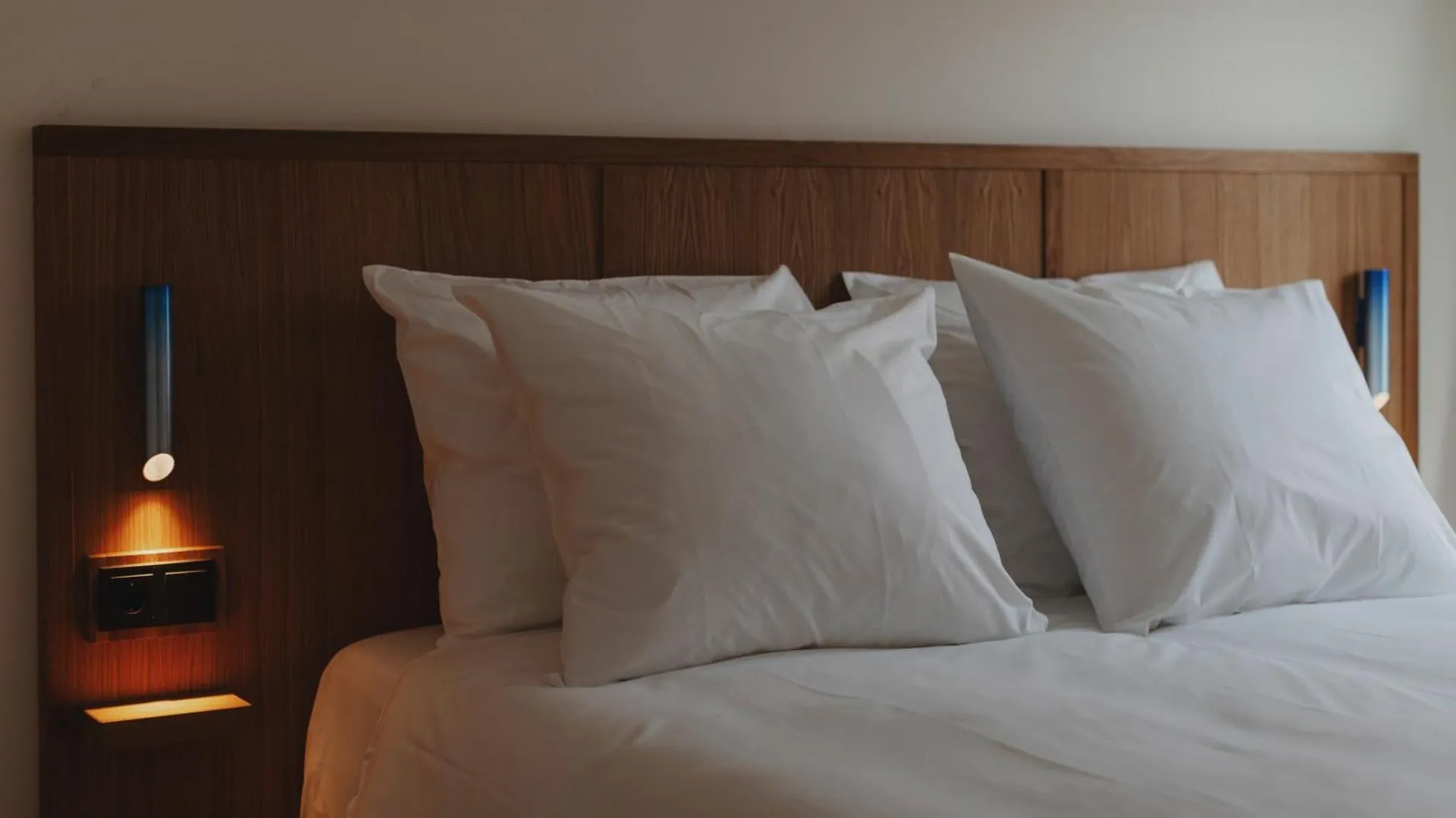 Man Met Bril Koffie Hotel Rotterdam Nederland